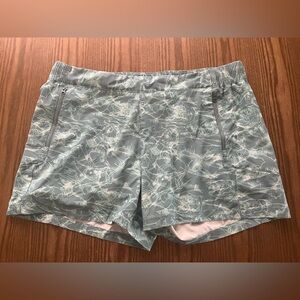 Columbia Women's blue fish graphic PFG  Shorts